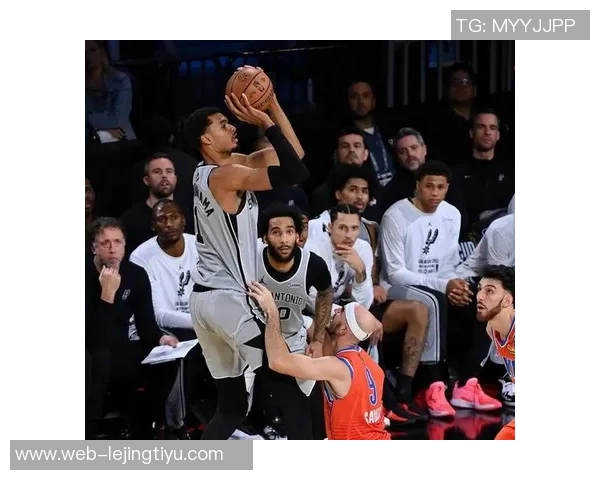 科内特替补出战14分钟完美表现6投全中砍下16分4篮板引发热议