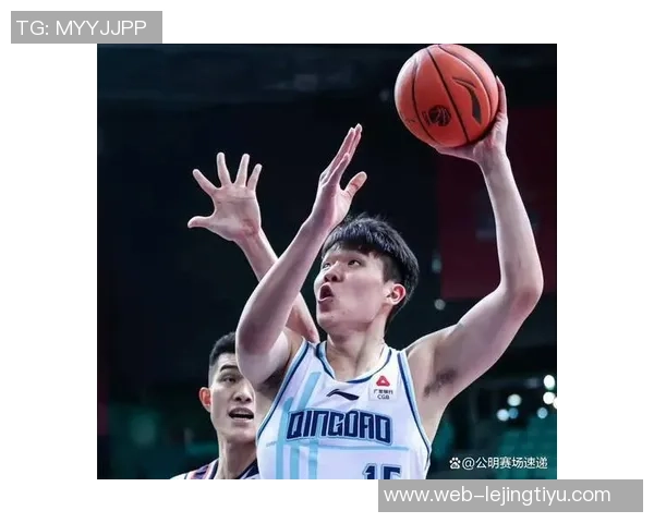 杨瀚森第三节短暂出场两分钟未能触球因掩护犯规被迫下场休息