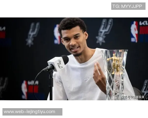 文班亚马：个人荣誉无所谓DPOY代表我为球队贡献力量